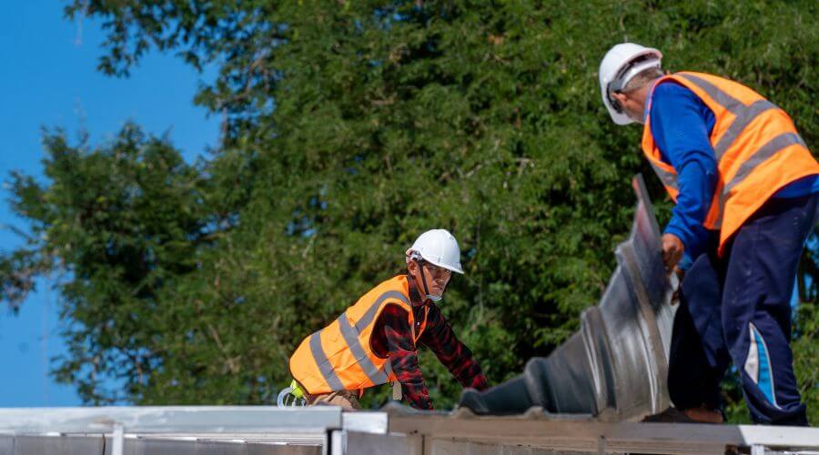Professional gutter cleaning in Green Mountain, NC
